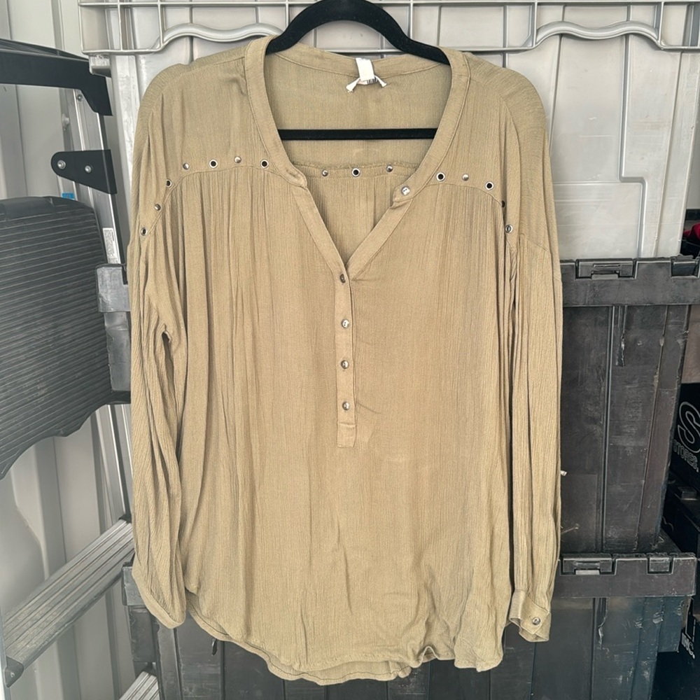 🤝Amuse society sage green blouse